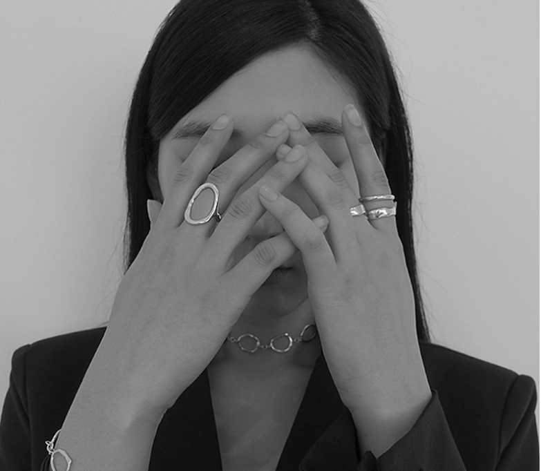 خاتم بيضاوي مجوف