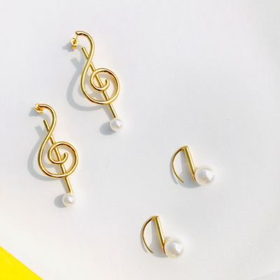 Fashion note earrings