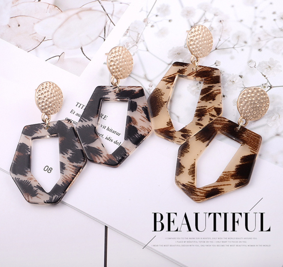 Geometric exaggerated pattern earrings