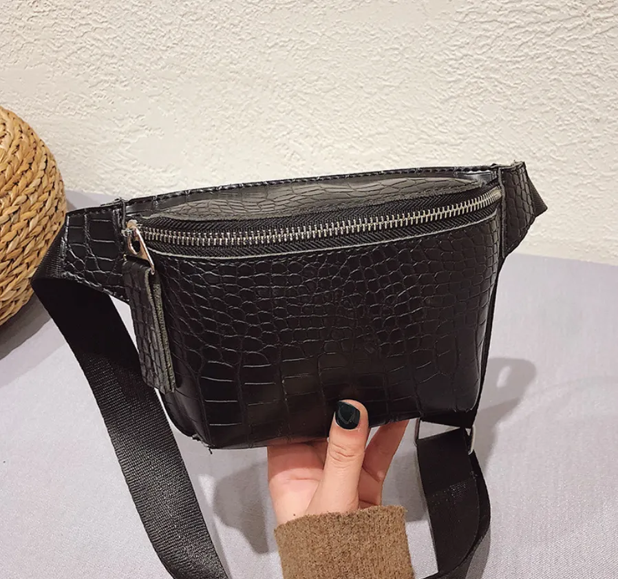Leather grain crossbody shoulder bag - Black