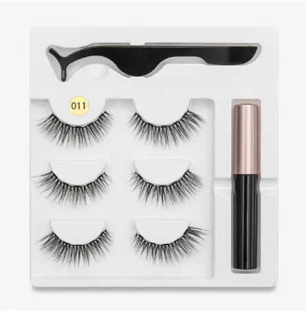 A Pair of False Eyelashes with Magnets in Fashion