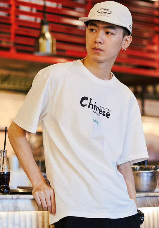 أكمام قصيرة للرجال والنساء