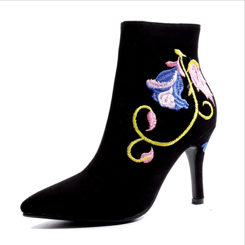 Chinese wind embroidery short boots