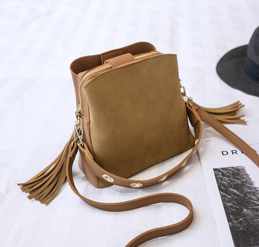 Crossbody bucket sanding leather (Brown)