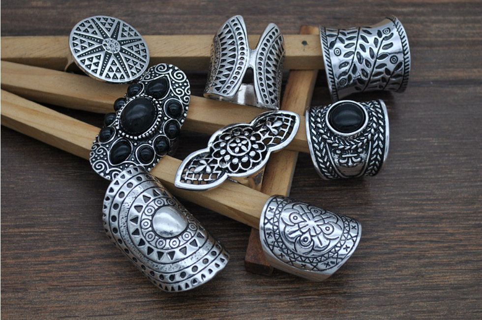 Vintage eight-piece ring gemstone ring