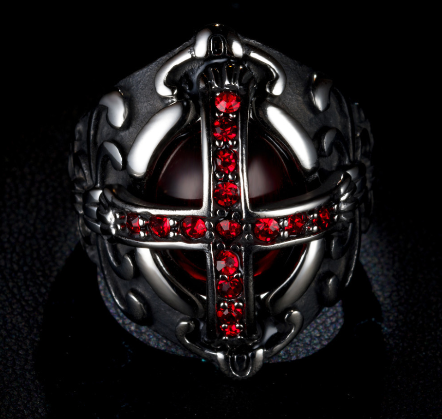 خاتم ألماس أحمر متقاطع