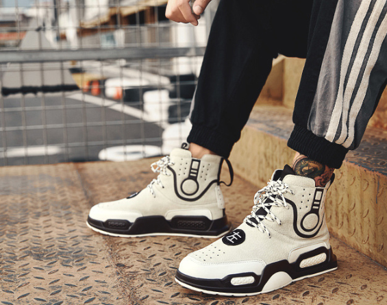 Sports shoes