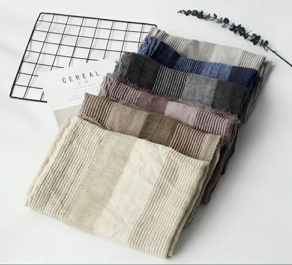 Cotton and linen striped pleated scarf