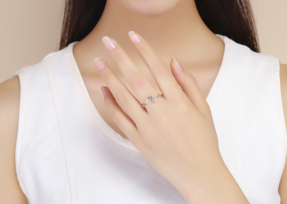 Wavy sterling silver ladies ring
