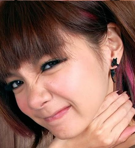 Small leopard cat puncture earrings