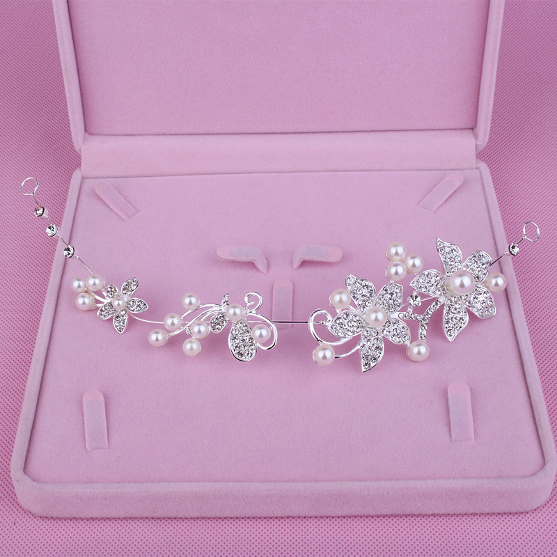 White necklace earrings set