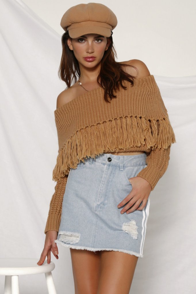 One-shoulder fringed sweater
