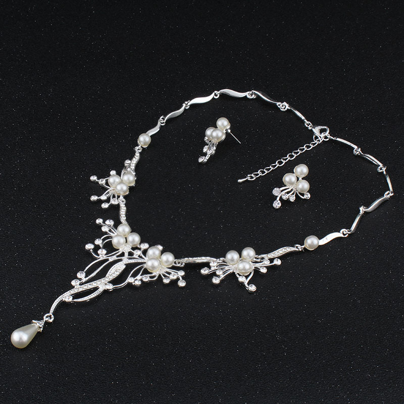 Simple flower pearl set chain