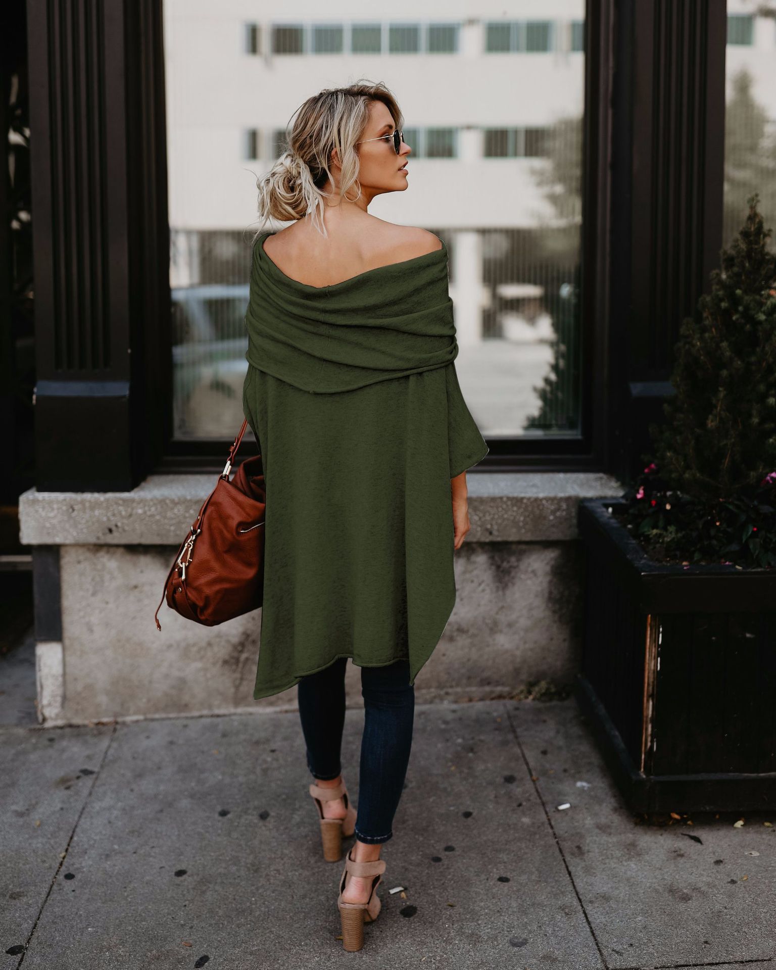 Off-the-shoulder top T-shirt