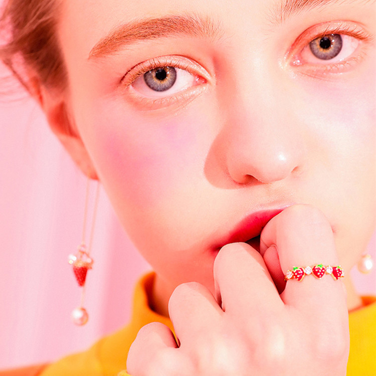 Small strawberry forefinger ring