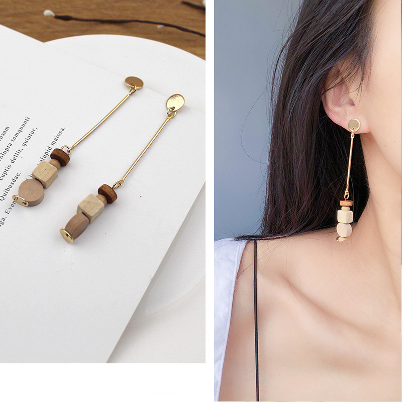 Rattan and straw earrings