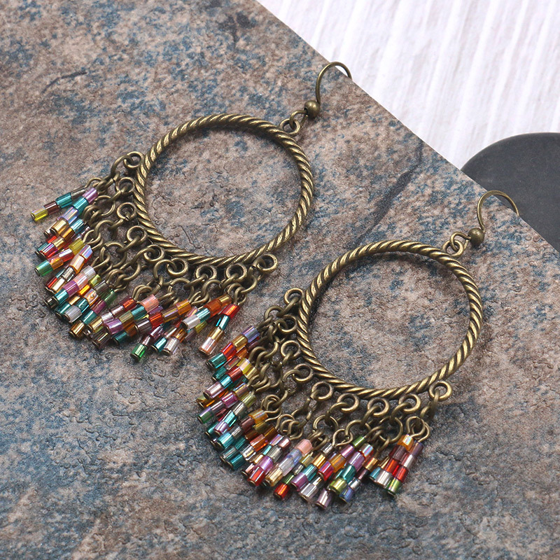 Metallic earrings with colored oil drops