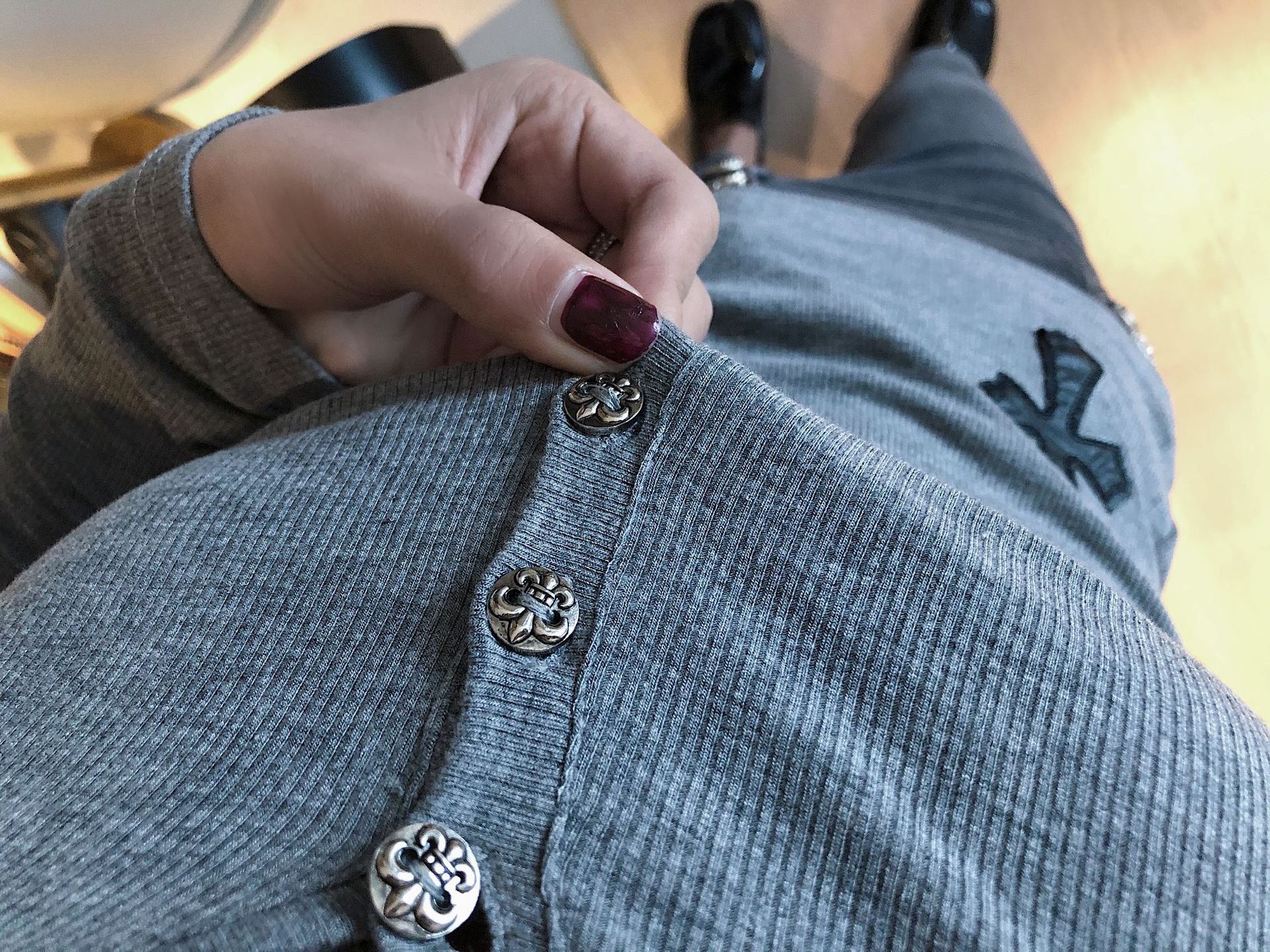 Cross Slim V-neck Long Sleeve T