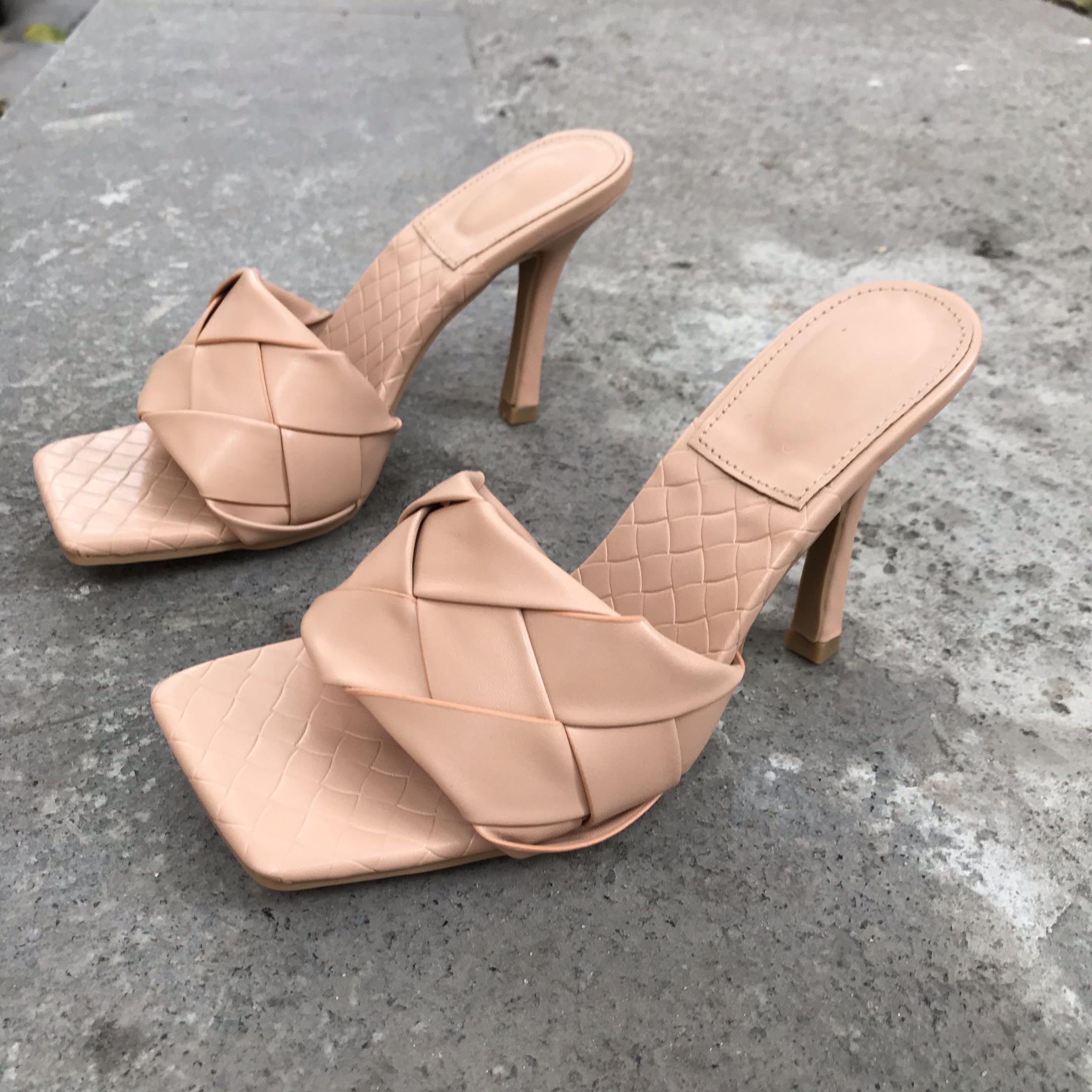 High-heeled square-toed open-toed sandals