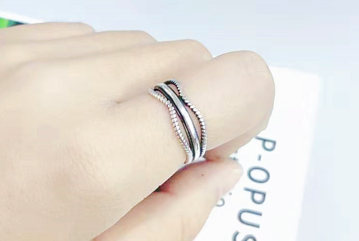 Smooth wave ring