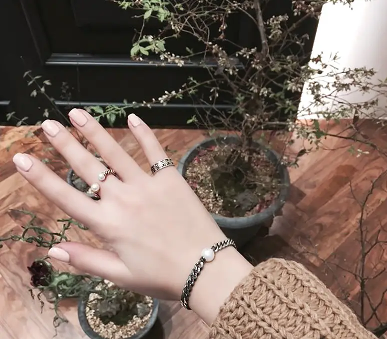Double-headed pearl vintage ring