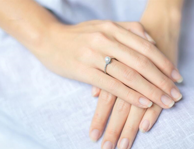 Twisted pearl ring