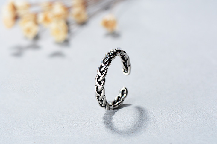 Vintage twist ring