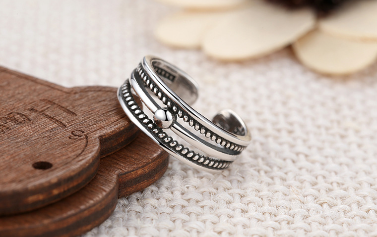 Twisted plaited ring