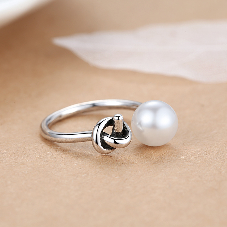 Simple Geometric Pearl Index Finger Ring
