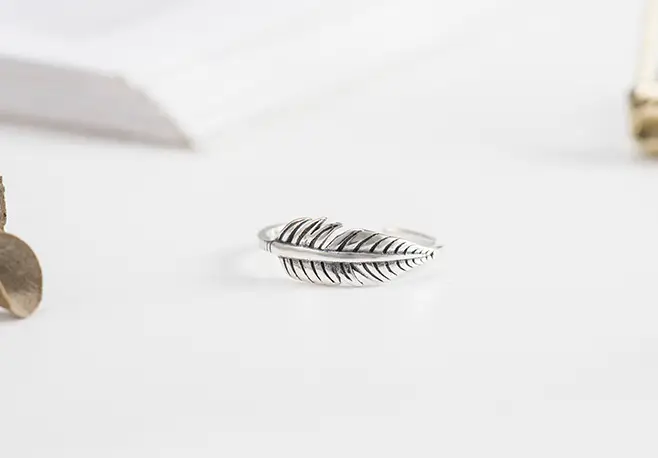 Vintage leaf ring