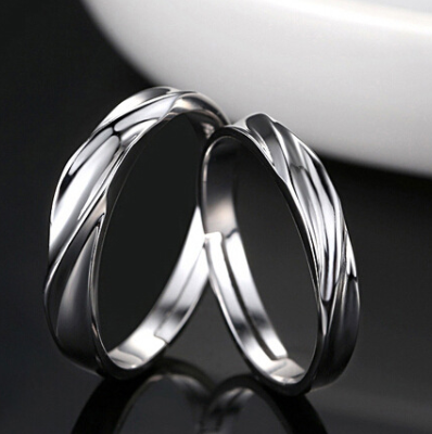 Couple love intertwined ring