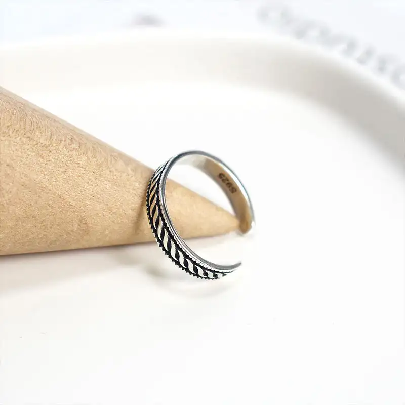 Personality hipster tail ring