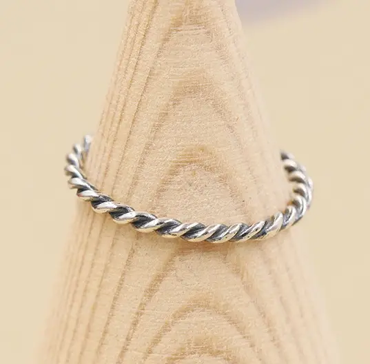 Circle twist ring