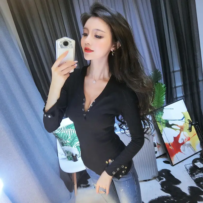 Knit long sleeves with low chest pullover