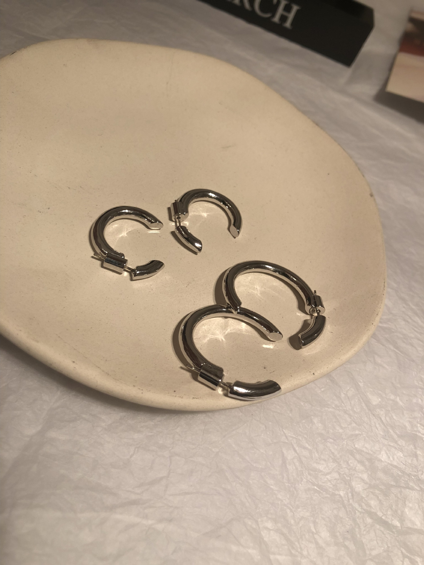 Gold-plated brass C-shaped earrings