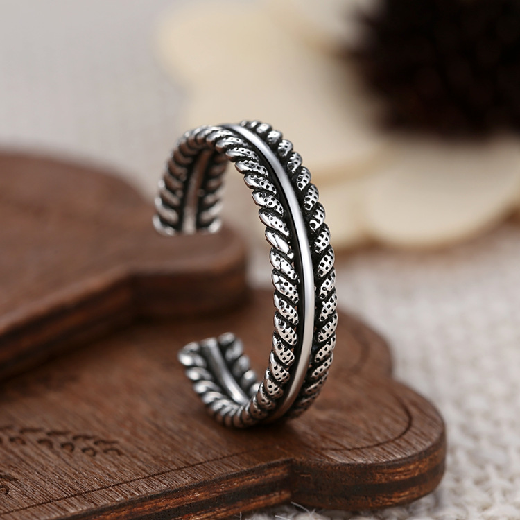 Twisted twisted silk vintage distressed ring