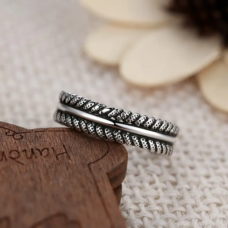 Twisted twisted silk vintage distressed ring