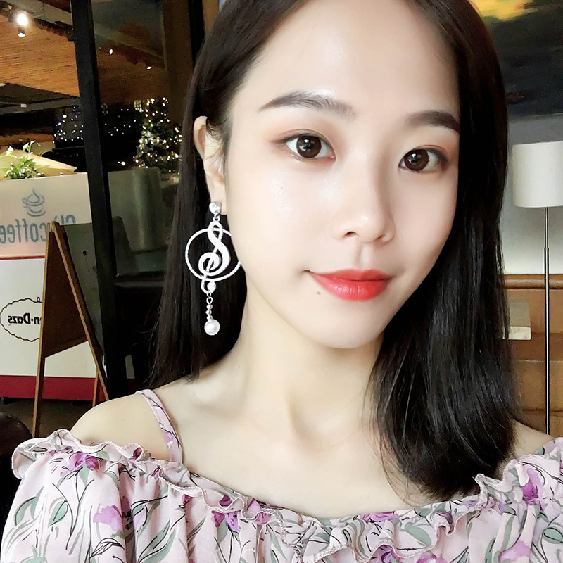 Versatile personality earrings