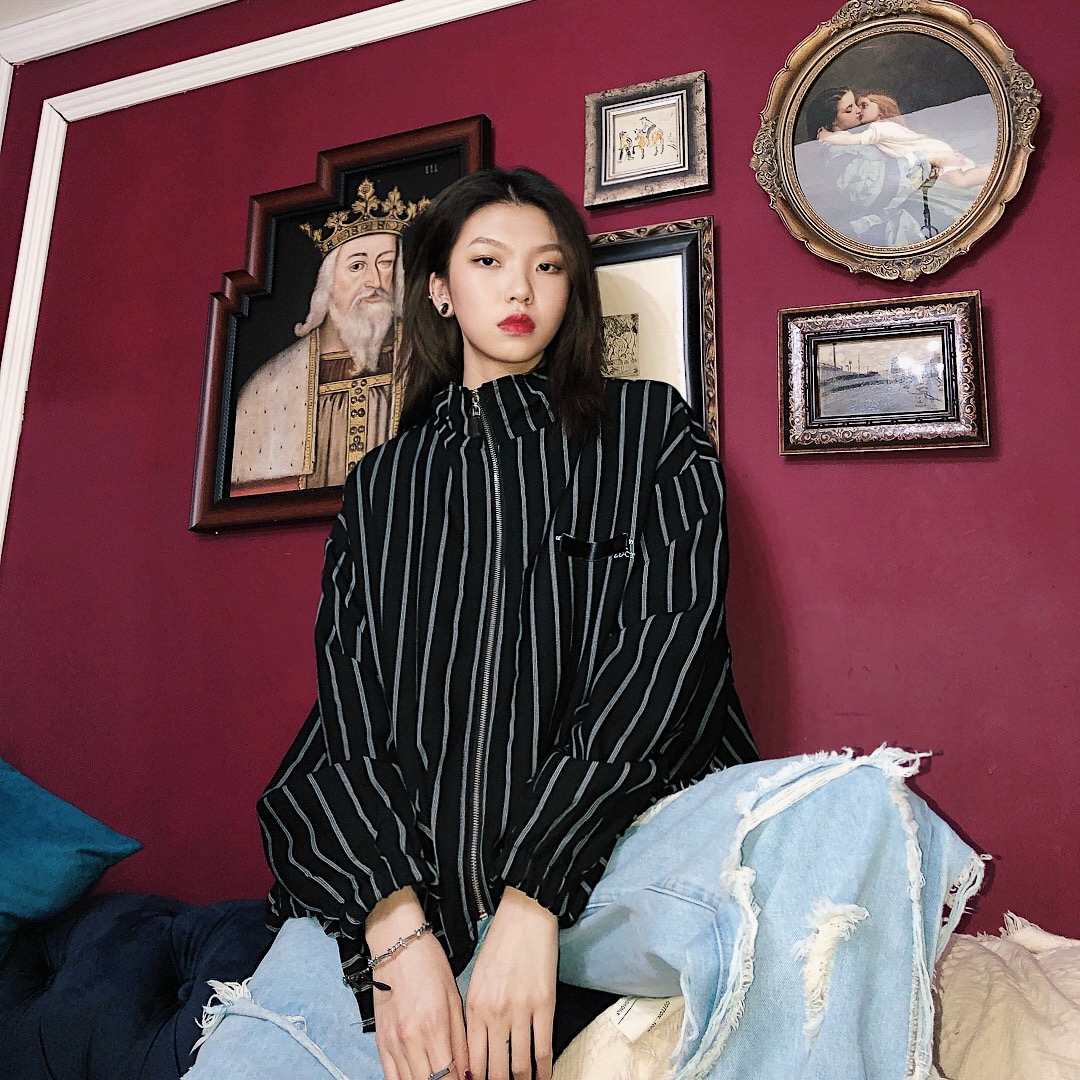 Loose contrast vertical stripe coat