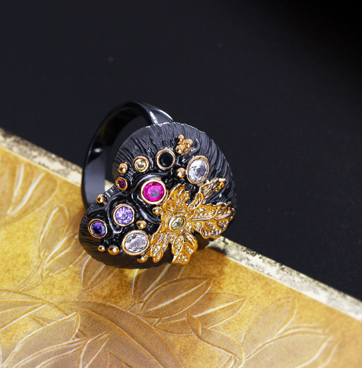 Two-tone women's ring
