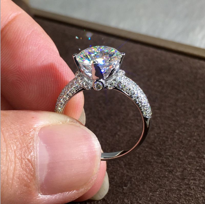 Four-Claw Mossex Stone Ring with Diamond Petals
