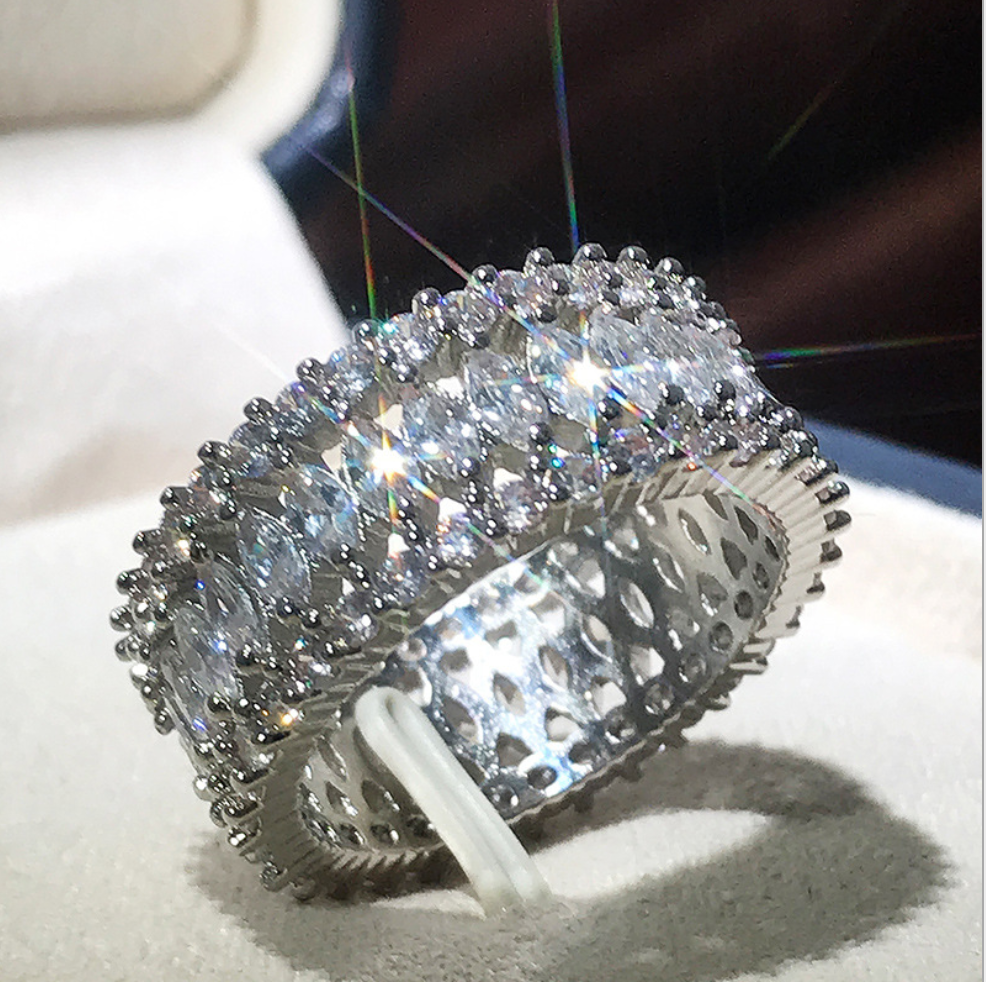 Fashionable Circle Zirconium diamond ring
