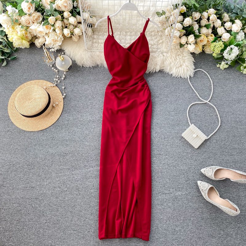 V-neck dress with split sling