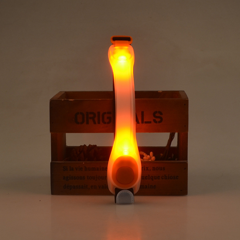 1X Clignotant LED Sécurité Nuit Réfléchissant Ceinture Strap Arm Band Brassard Vélo Courir Sécurité dans les Sports En Plein Air Sport Durable