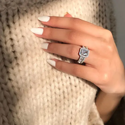 Jewellery Ring with Diamonds