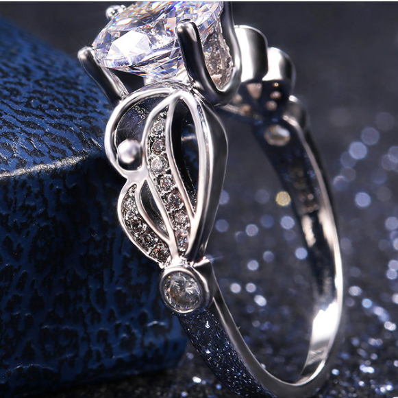Creative Openwork Carved Claw Ring with Zircon
