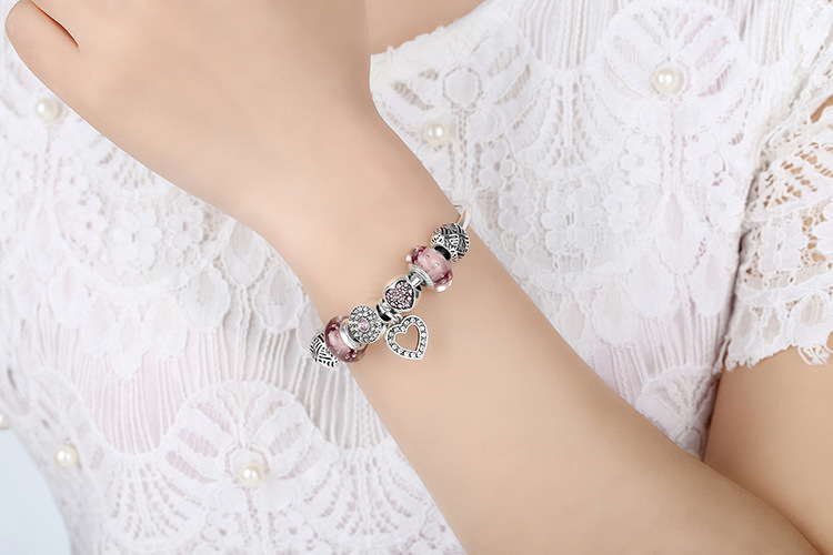 Heart-shaped theme accessory bracelet