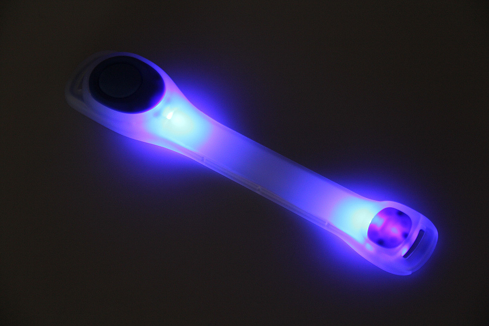 1X Clignotant LED Sécurité Nuit Réfléchissant Ceinture Strap Arm Band Brassard Vélo Courir Sécurité dans les Sports En Plein Air Sport Durable