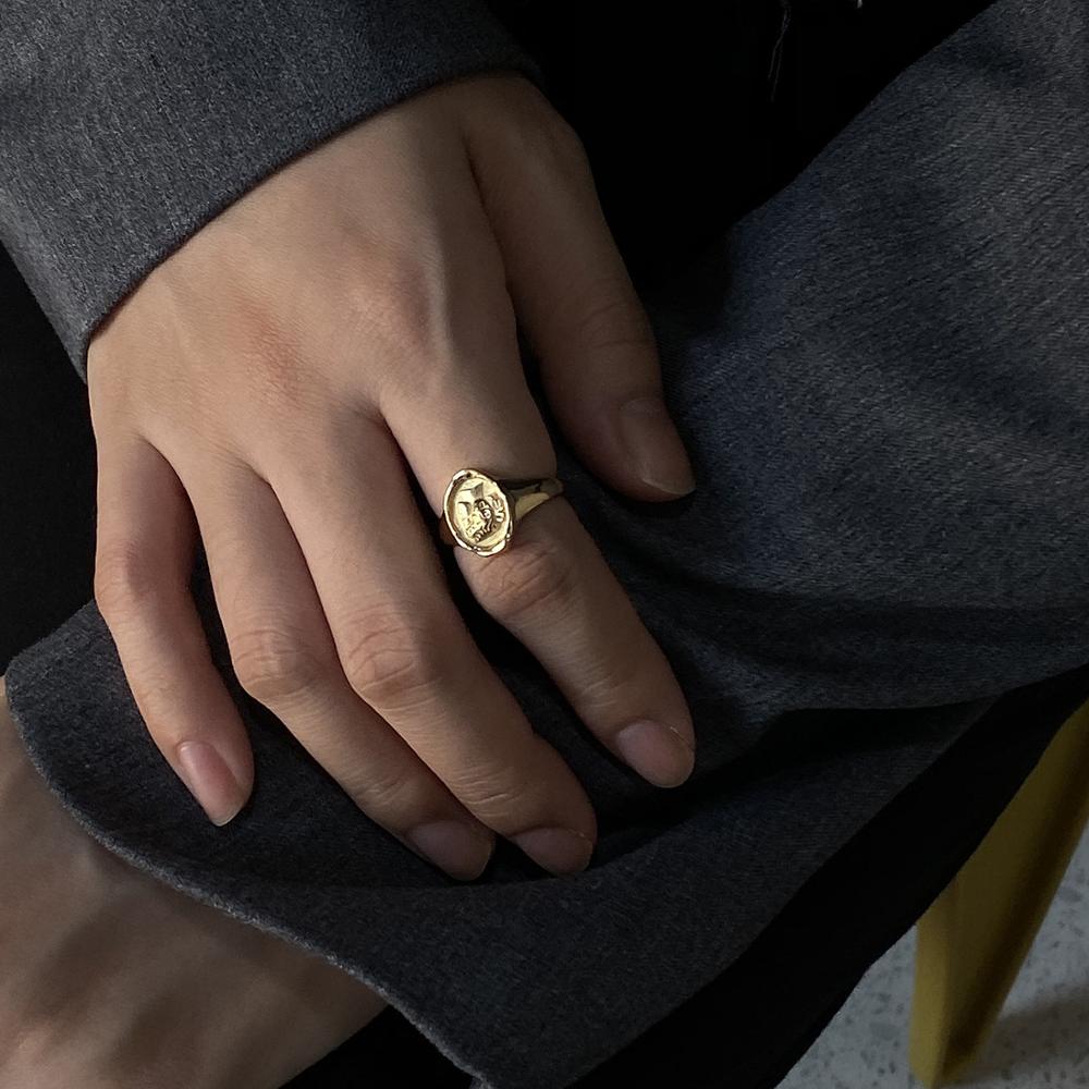 Irregular portrait ring