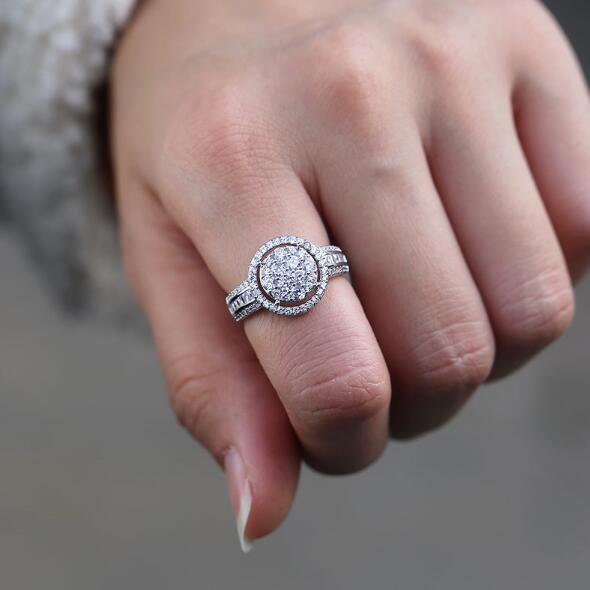 Women's Diamond Ring